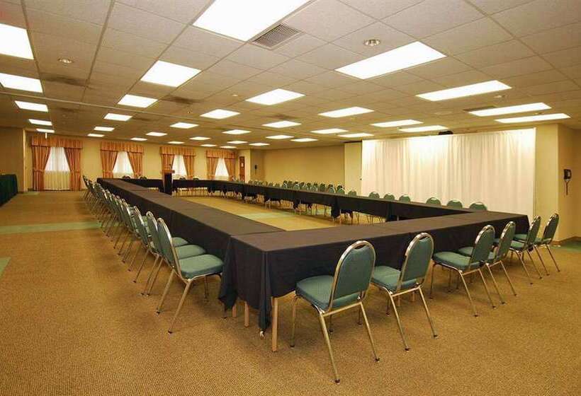 בית מלון כפרי Baymont By Wyndham Des Moines Airport