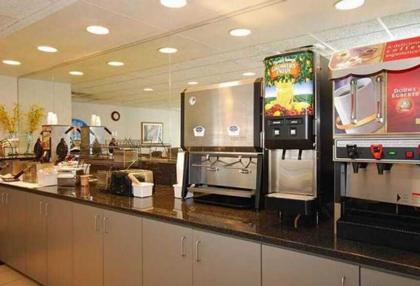 בית מלון כפרי Baymont By Wyndham Des Moines Airport