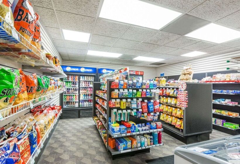 בית מלון כפרי Baymont By Wyndham Des Moines Airport