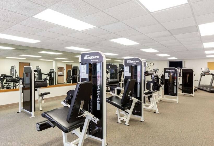 בית מלון כפרי Baymont By Wyndham Des Moines Airport