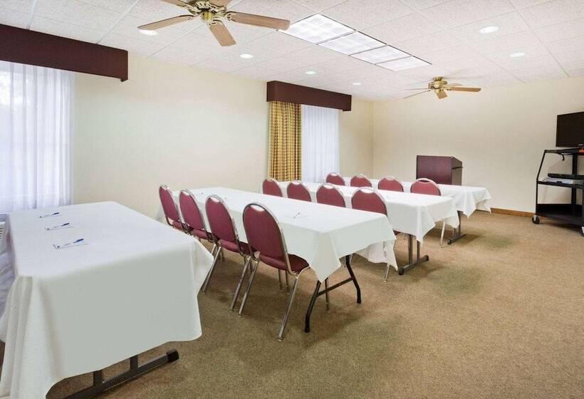 호텔 Baymont By Wyndham Rockford