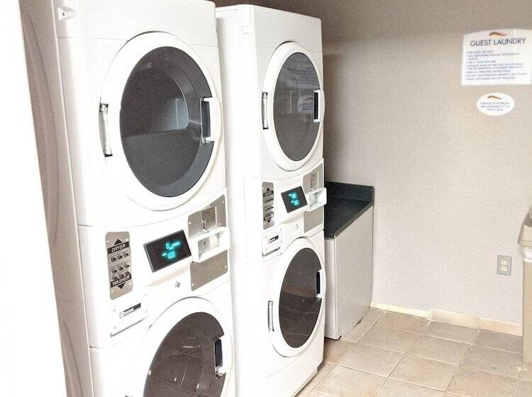 בית מלון כפרי Baymont By Wyndham Rockford