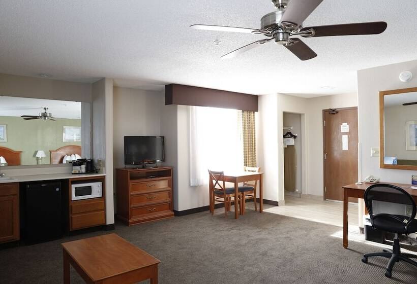 בית מלון כפרי Baymont By Wyndham Rockford