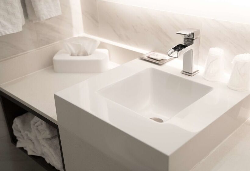 فندق Best Western Historic Bayfront