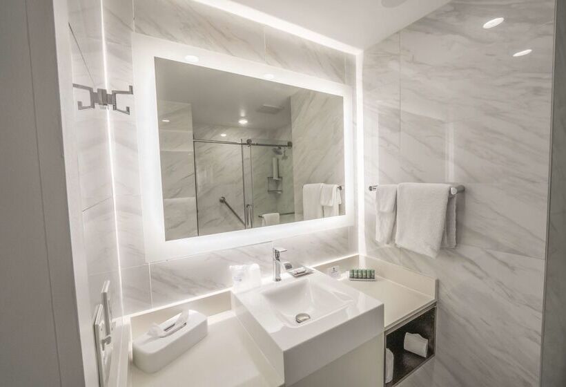 فندق Best Western Historic Bayfront