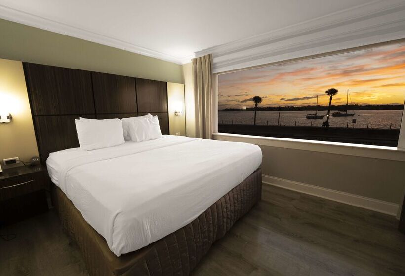 فندق Best Western Historic Bayfront