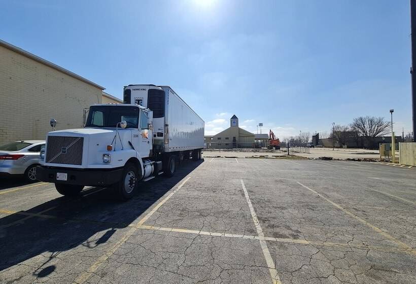 فندق Bloomington Inn I 55 And I 74