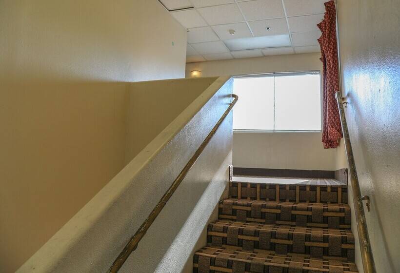 ホテル Budget Inn