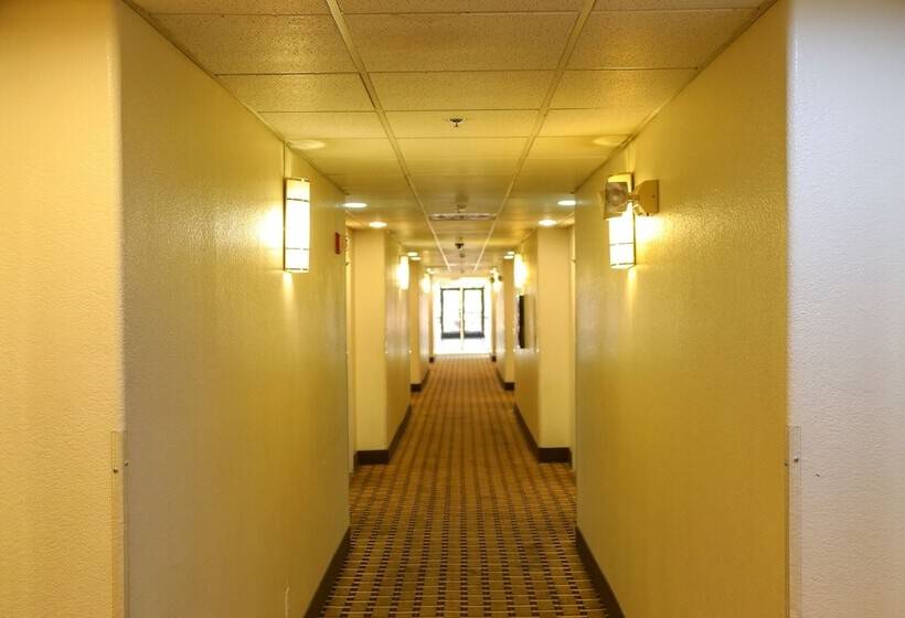 ホテル Budget Inn