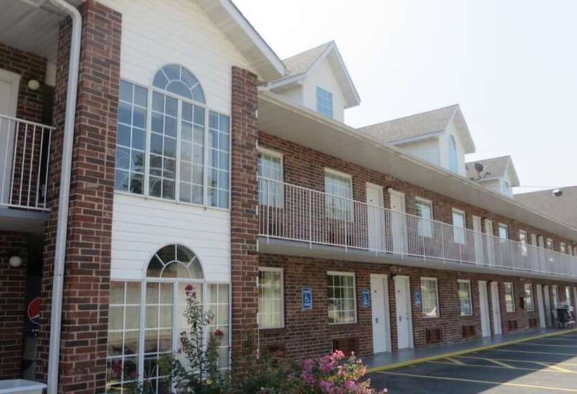 فندق Carriage House Inn