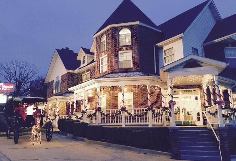 فندق Carriage House Inn