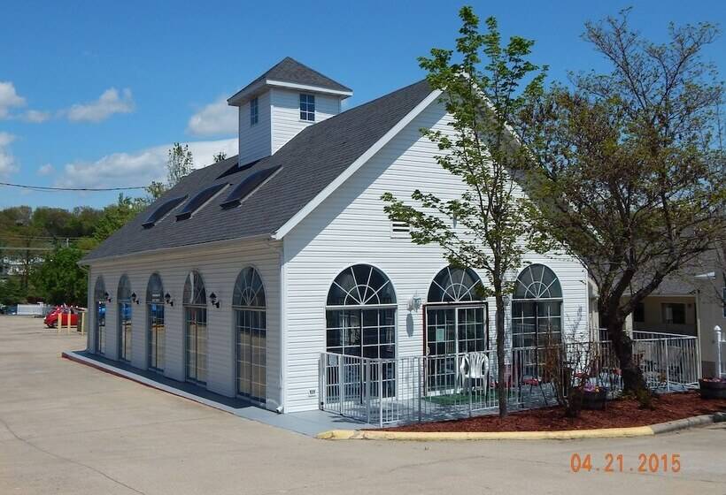 فندق Carriage House Inn