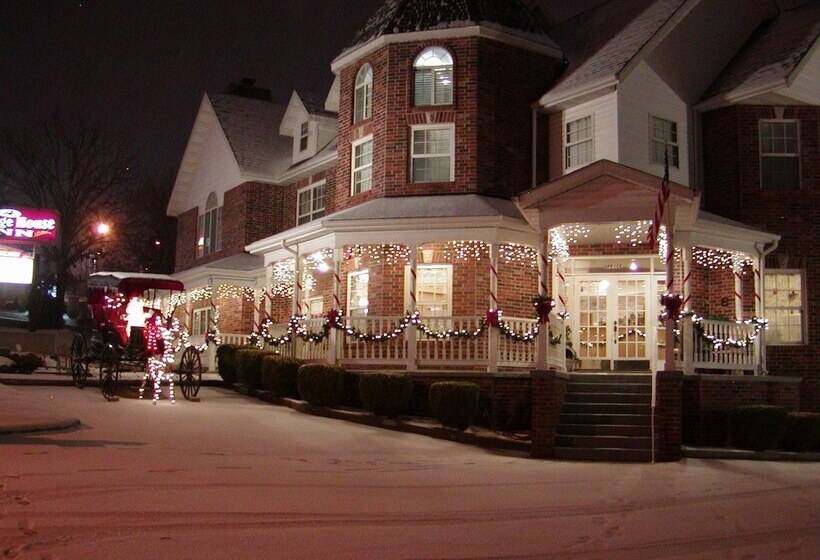 فندق Carriage House Inn