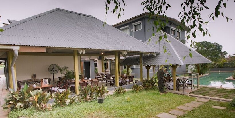 هتل Coconut Palms Resort