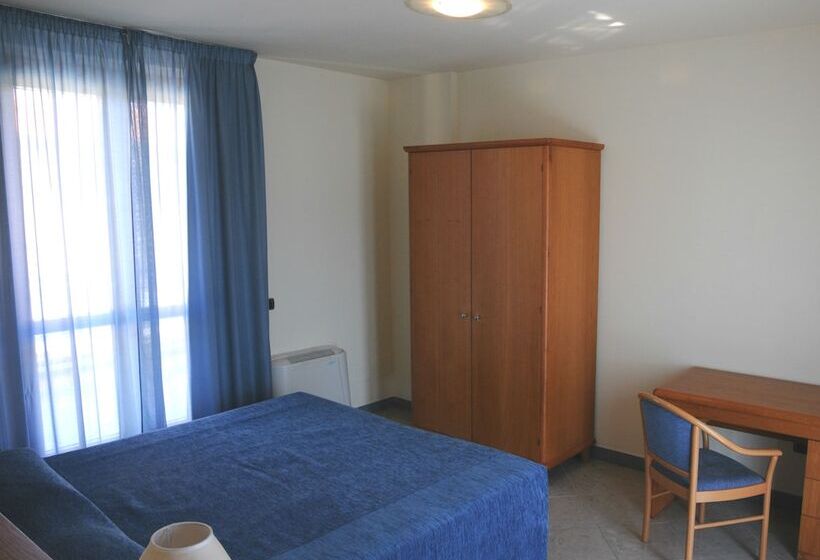 Отель Continental Resort