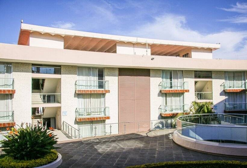 Country Hotel & Suites