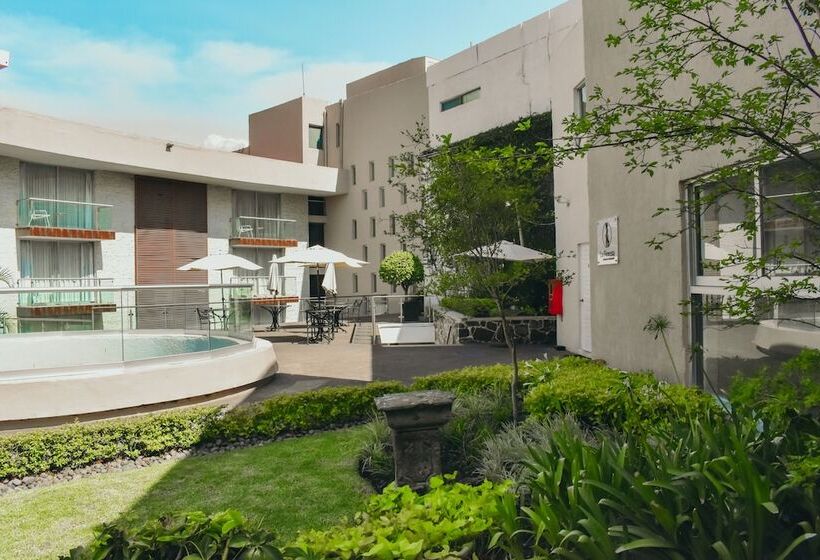 Country Hotel & Suites