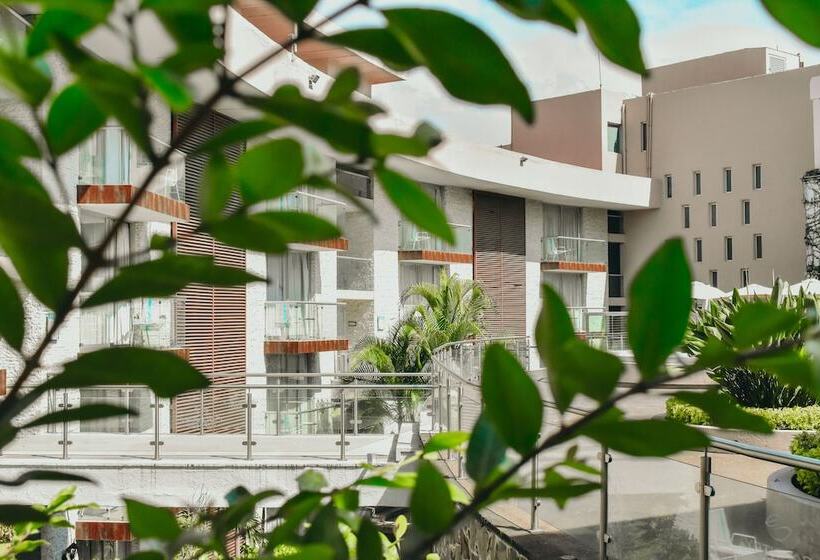 Country Hotel & Suites