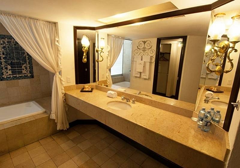 Country Hotel & Suites