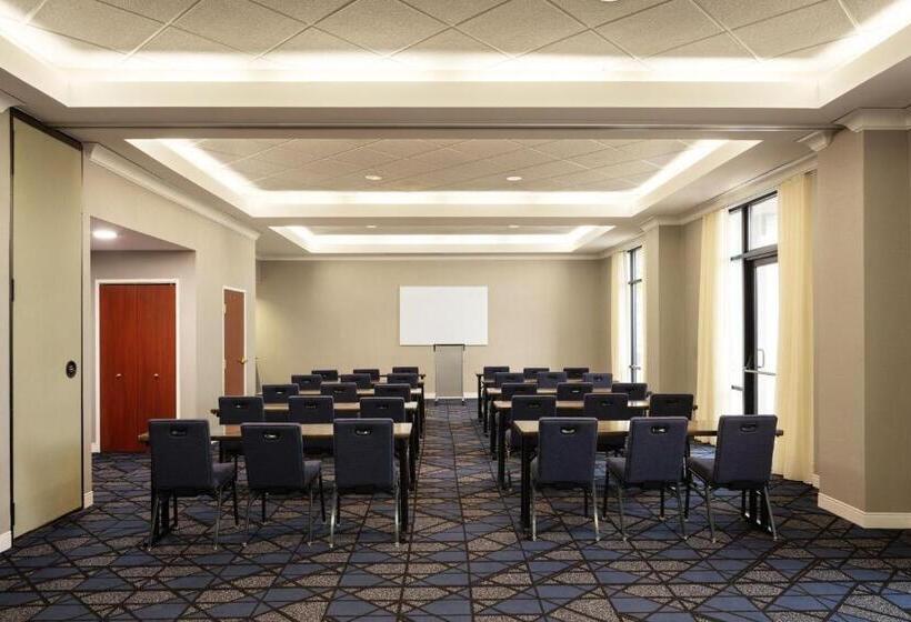 酒店 Courtyard Louisville Airport