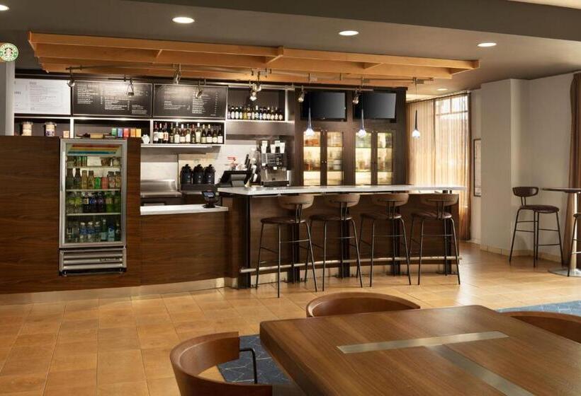 酒店 Courtyard Louisville Airport