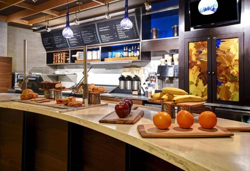 酒店 Courtyard Louisville Airport