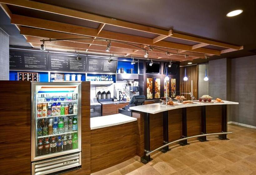 酒店 Courtyard Louisville Airport