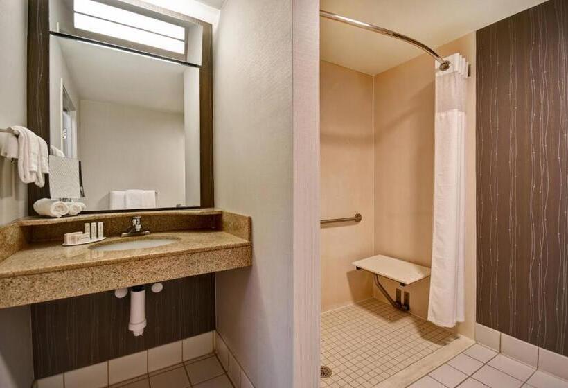 酒店 Courtyard Louisville Airport