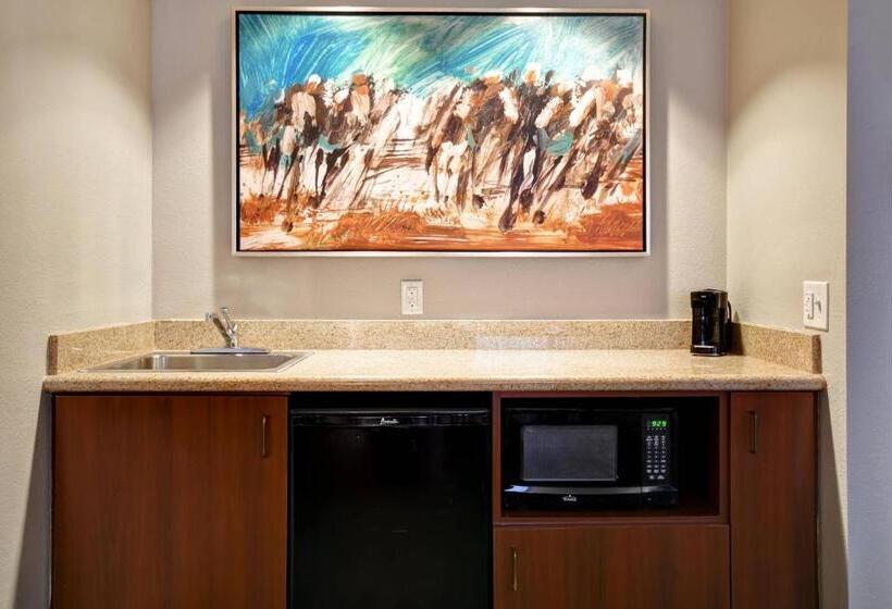 酒店 Courtyard Louisville Airport