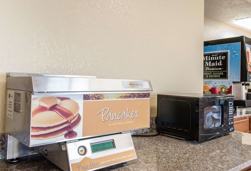 בית מלון כפרי Econo Lodge Kansas City Downtown North