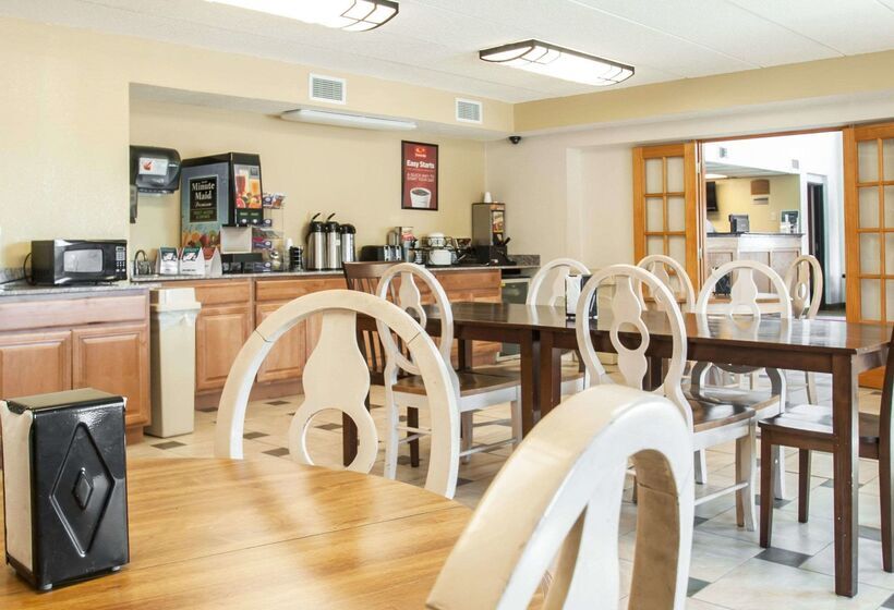 בית מלון כפרי Econo Lodge Kansas City Downtown North