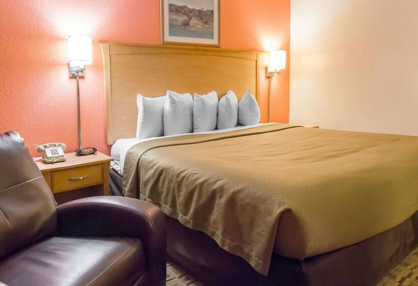 בית מלון כפרי Econo Lodge Kansas City Downtown North