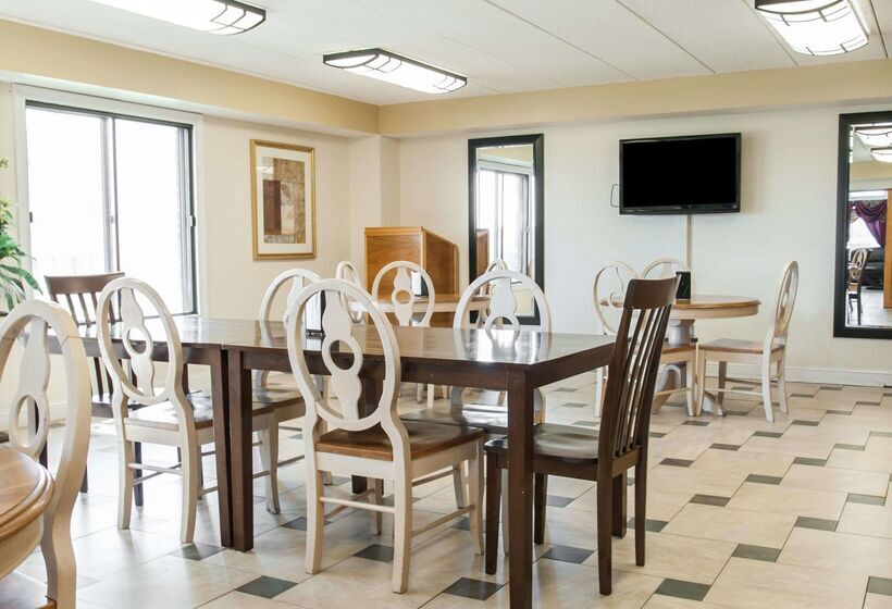 בית מלון כפרי Econo Lodge Kansas City Downtown North