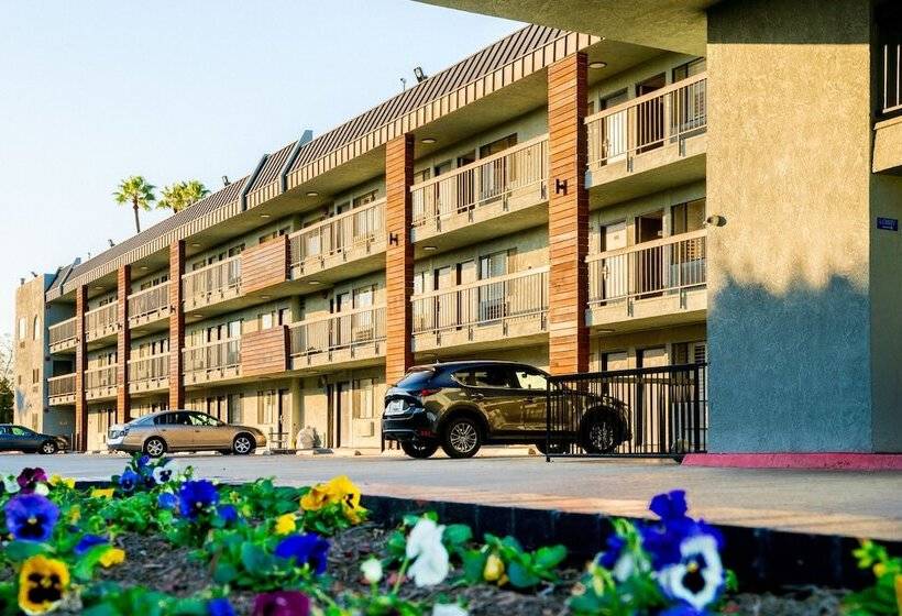 Отель Gateway Inn Gardena