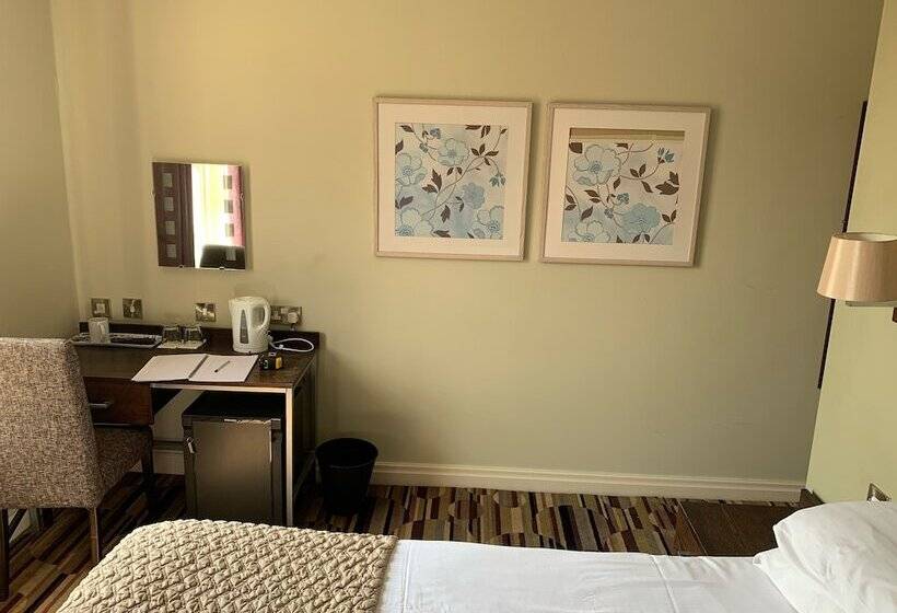 فندق George & Dragon