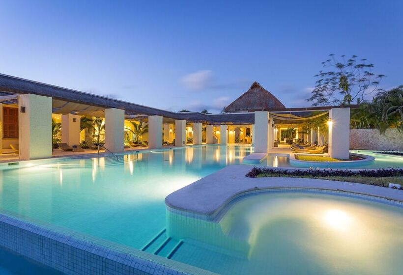 Grand Palladium Select White Sand Resort & Spa - All Inclusive