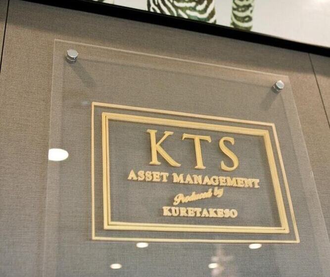 Hamilton Hotel Black