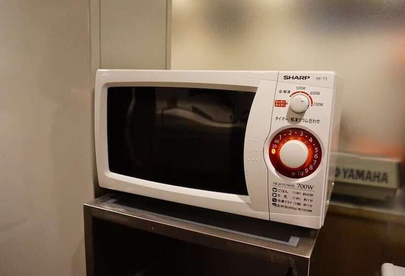 Hamilton Hotel Black