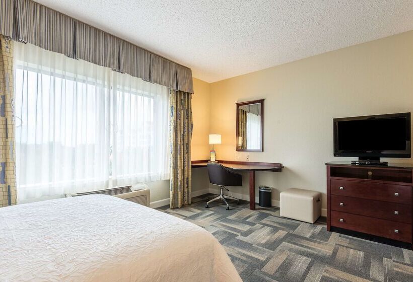 Отель Hampton Inn & Suites Orlando South Lake Buena Vista