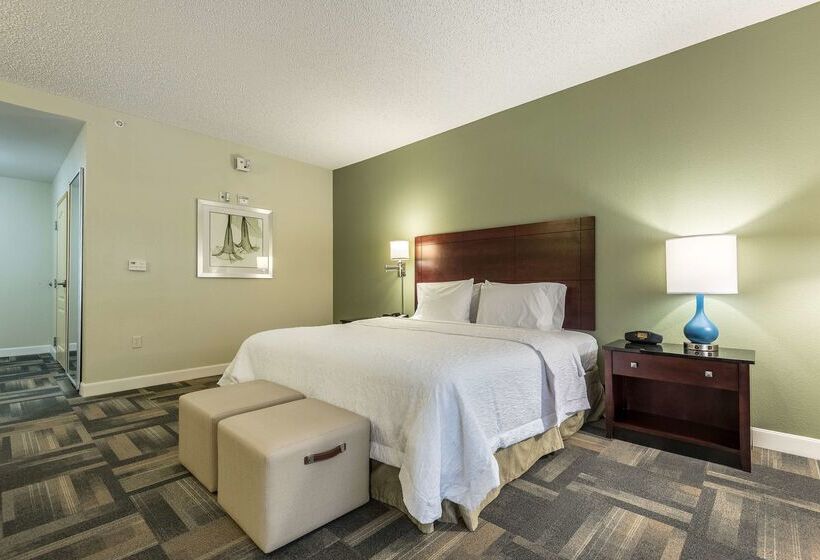 Отель Hampton Inn & Suites Orlando South Lake Buena Vista