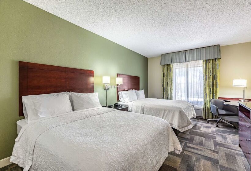 Отель Hampton Inn & Suites Orlando South Lake Buena Vista