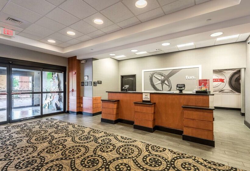 Отель Hampton Inn & Suites Orlando South Lake Buena Vista
