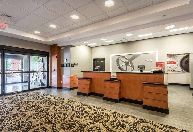 Отель Hampton Inn & Suites Orlando South Lake Buena Vista
