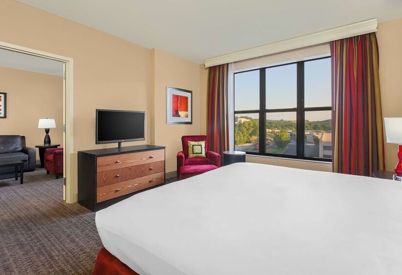 هتل Hilton Promenade At Branson Landing