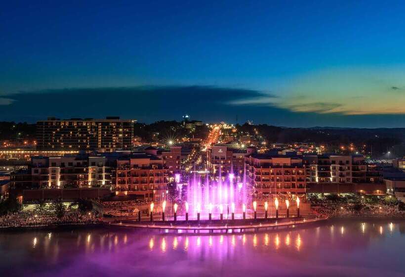 هتل Hilton Promenade At Branson Landing