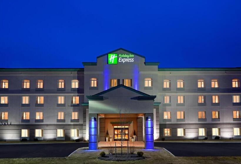 ホテル Holiday Inn Express Syracuse Fairgrounds, An Ihg