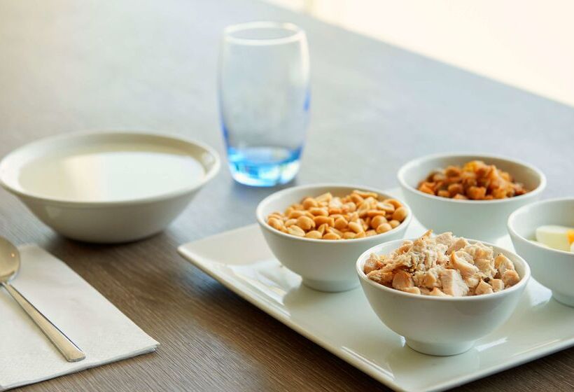 Отель Hyatt Place London Heathrow Airport