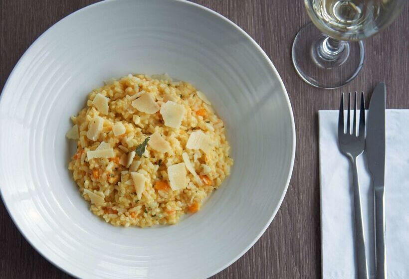 Отель Hyatt Place London Heathrow Airport