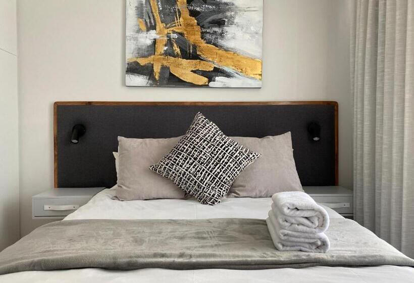 هتل Icon Luxury Apartments