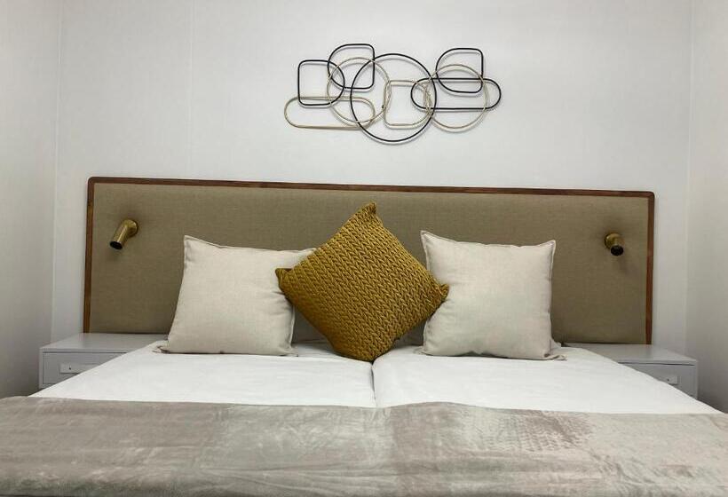 هتل Icon Luxury Apartments